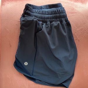 Lululemon Hotty Hot Low Rise Short 2.5” Size 8